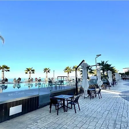 Seaside Bliss In Qerret Apartman Golem