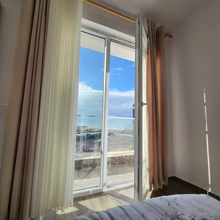 Apartment Seaside Bliss In Qerret *