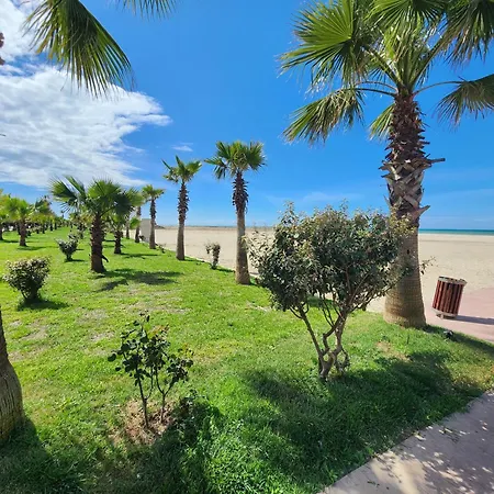 Seaside Bliss In Qerret شقة *