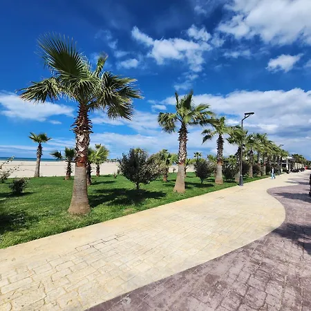 Seaside Bliss In Qerret شقة