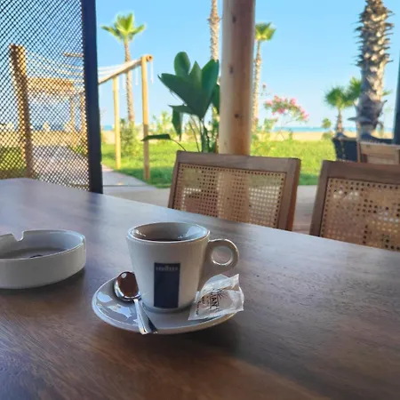 Seaside Bliss In Qerret شقة