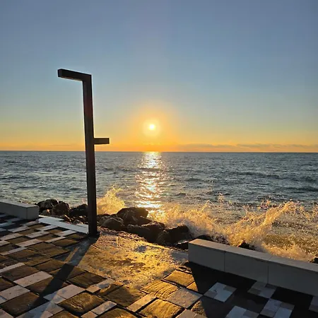 Seaside Bliss In Qerret شقة *